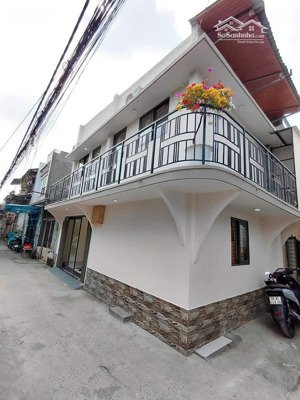 bán nhà 2 tầng, hẻm oto đỗ cửa, nhà mới đẹp, đầy đủ nội thất dọn vào ở ngay, sát bên vạn phúc city