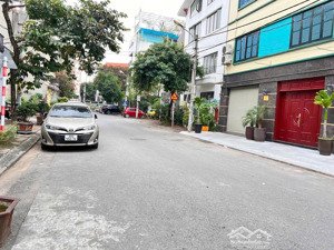 cần tiền bán gấp mảnh đất tặng căn nhà 2 tầng nằm trong khu phân lô ngõ 91 hoa lâm, việt hưng