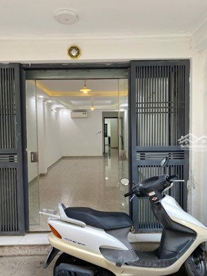 cho thuê nhà nguyên căn 50m*3.5 tầng, ngõ 171 thái hà, đống đa, giá 19 triệu.