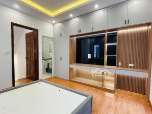 6 tỷ. nhà mới full nội thất. căn nhà 32m2. mặt tiền 3.2m x 5t x 4pn. đường 3m. kim chung - hđ