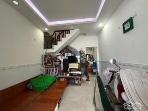 bán nhà 2 tầng hẻm phước hải - nha trang cách đường b7 chỉ 50m . giá chỉ 2 tỷ 690