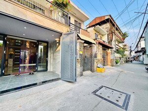 chính chủ cần bán gấp ra căn phan xích long p2 phú nhuận,86m2,giá 3 tỷ 390,sổ hồng riêng