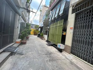 hẻm dân trí đường gò dầu ngay tân sơn nhì dt 4mx12m cấp 4 giá 4,7 tỷ