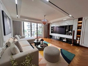 bán penthouse garden plaza 1 phú mỹ hưng, view kênh đào, cạnh cresent mall, cv hồ bán nguyệt.