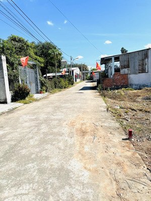 sang rẻ (26x58=1.508m2) thổ cư shr mt nhựa ngay chợ, ủy ban, trường học dân đông kín giá 750 triệu