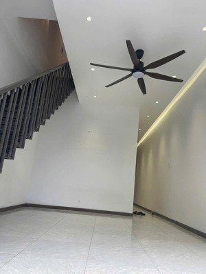 bán gấp nhà 2 rầng mặt tiền, gần khán đài pháo hoa, full nội thất, giá chỉ nhỉnh 6 tỷ