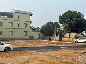 bán lô đất trục chính kinh doanh 70m2 giá 2 tỷ.