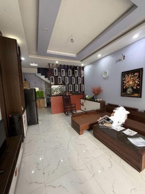 quang minh bán gấp 63m, mt 5,8m nhà 3 tầng kiên cố, lô góc thoáng sáng chỉ hơn 4 tỷ