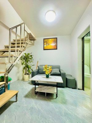 bán gấp nhà đầu ngõ 147 phố tân mai, 15m2, 3 tầng, 2 phòng ngủ, ngõ ô tô, cách mp 10m, giá 1,65 tỷ