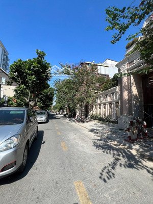 chính chủ bán nhà mt số 2 lê ngô cát, quận 3. dt: 10x32m. giá 145 tỷ tl