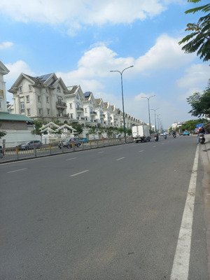 hàng ngộp chỉ 100tr /m ,hxt ngay khu vip dương quảng hàm gò vấp chỉ 13.5 tỷ dt 130m 6 x 22m 7pn