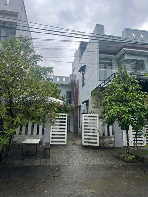 bán căn nhà mặt tiền hoà phú 10 hoà minh- nhà 2 tầng 2 mê đúc. dt 85m - ngang 5m. giá 5tỷ350