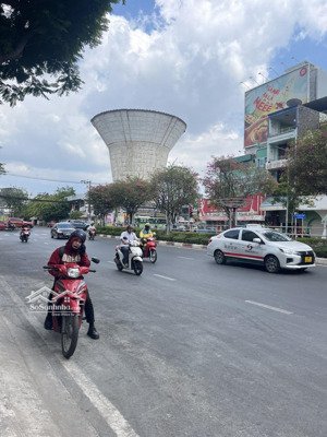 bán nhà 470 nguyễn tất thành, p18, q4, dt: 4x23m, giá: 18.5 tỷ (4 lầu)