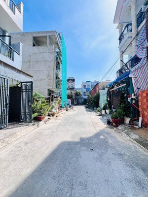 đất thổ cư đường 7m- khu vip và có giá nhất tỉnh lộ 43- được xây dựng tối đa 5 tầng - lô đẹp nhất