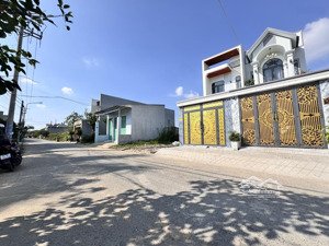 nhà 1 trệt 1 lầu khu dân cư trần anh đối diện công viên giá 3ty2 đường 12m sát hóc môn