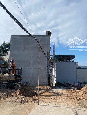 bán nhà 3 tầng ngõ 20 nguyễn văn cừ,dt:60.8m2 oto tận nơi !!!