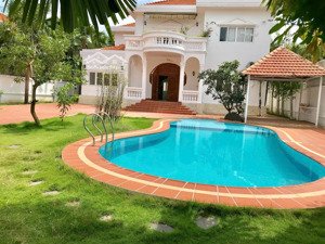 bán biệt thự siêu đẹp nguyễn văn hưởng , thảo điền -656m2-3 tầng -hồ bơi - gía chỉ 115 tỷ