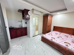 cho thuê phòng trong chung cư mini. bếp riêng, toilet riêng. thang máy, kế ufm, kcx, cầu tân thuận