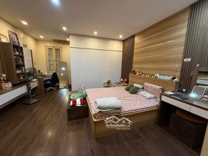 mặt phố trung tâm đống đa - hàng xóm bẹnh viện bạch mai - mặt tiền quyền lực 5m - sổ vuông.