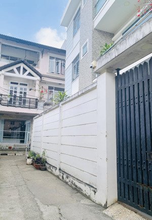 chỉ 5tỷ25 60m2 nhà ngay hoàng diệu 2 đại học ngân hàng ngang 7,2m