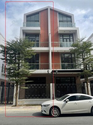 biệt thự sân vườn ngay sát công viên nước, số lượng khan hiếm giá 17.5 tỷ