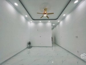 bán nhà cấp 4 mới dọn vào ở ngay diện tích lớn - gần 100m2 - phạm văn bạch - tân bình - nhà ga t3