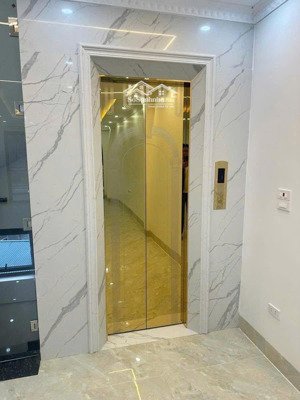nhà đẹp ở ngay phố trần thái tông, cầu giấy- 42 m2 x 6t thang máy, mt 3,8 m. sát phố - 16,5 tỷ.