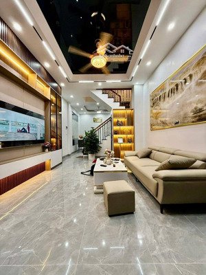 nhà đẹp phố minh khai, sát ô tô, 2 thoáng, kinh doanh, sổ đỏ cc, sân riêng, tặng nt, 45m2.