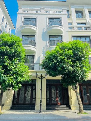 cắt lỗ san hô 48m2 hoàn thiện 5 tầng, có ban công
cách cc mas 86m, full tiện ích. lh:0979106866