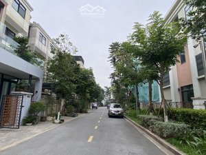 chính chủ cần tiền - bán gấp - lk132m2 - 42 tỷ - rẻ hơn thị trường 6-8 tỷ.