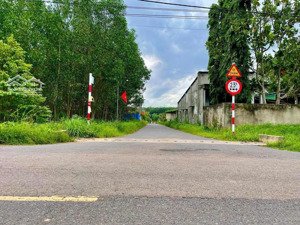 đất rẻ nhất phú mỹ giáp suối 165m2, đối diện cổng khu công nghệ cao 650ha, giá 890tr, hỗ trợ vay