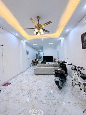 nhà ở siêu đẹp - phạm văn đồng - cầu giấy - 42m2 x 6 tầng giá 11 tỷ hơn thang máy xây mới-ngõ thông