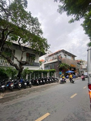 siêu vip nhà mặt tiền nguyễn thị diệu, p võ thị sáu, quận 3, dt: 11x33m 3 tầng hđt: 180tr giá: 80tỷ