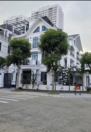 cần bán btlk, mễ trì 140m, mt 7,2m, 5t, gara oto, vỉa hè kd, ô tô dừng đỗ, giá hơn 36 tỷ có thương