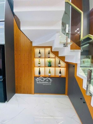 bán nhà 3 lầu, 4pn,sân xe hơi - dt : 100m2 đất. đường thạnh xuân 24 ngay trường nguyễn văn thệ