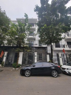 cho thuê nhà kđt đại kim mới dt 70m2, 5t, mt 5,7m, t1 pk + bếp, t2.4 chia 2 phòng tầng. điều hòa