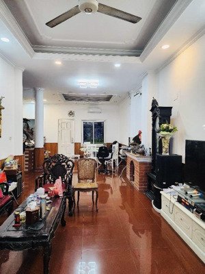 bán nhà phố bạch mai - vị trí vàng - ô tô qua - sát mặt phố - dt 105m. giá bán 33.85 tỷ