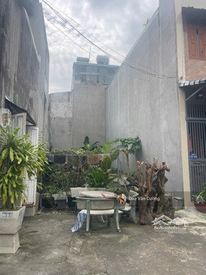 tôi cần bán lô đất thổ cư 65m2 giá 2ty 550tr gần bên bờ hồ biconsi