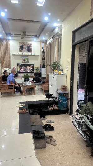 bán nhà phố ngọc lâm. ngõ thông cách phố chỉ 40m. nhà đẹp giá đầu tư.