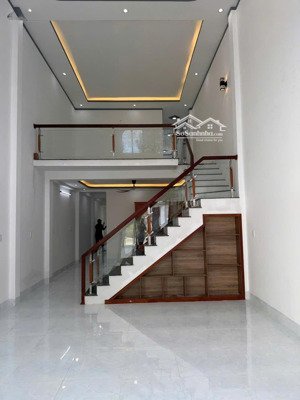 nhà sổ hồng riêng ngay vòng xoay an phú, đang thuê 5 triệu/tháng 100m2 giảm sâu chỉ còn 1 tỷ 1