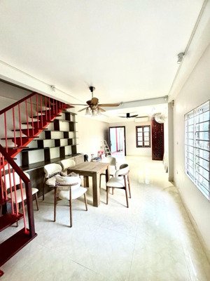 duy nhất! mặt ngõ thái hà, vỉa hè rộng, ô tô tránh, kinh doanh đỉnh, diện tích 51m2 xây 2 tầng