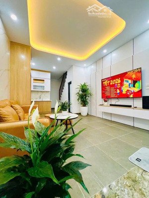 bán nhà 6 tầng ở phạm văn đồng, 50m ra hoàng quốc việt, ngõ thông, nở hậu 33/35m2 11,8 tỷ