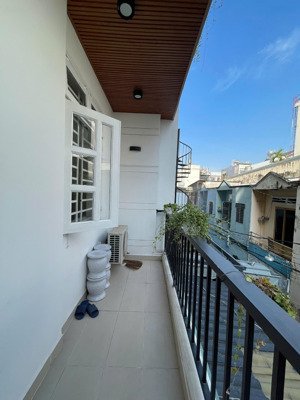 chính chủ cho thuê căn hộ 2pn full nội thất nhà mới ngay công viên làng hoa