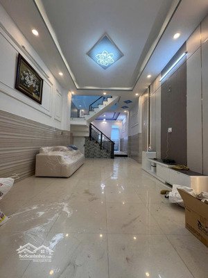 nhà 2 lầu - sát chợ bình trị đông- ngay tên lửa