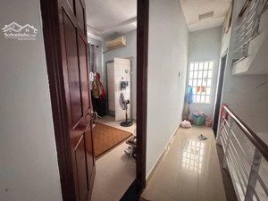 chỉ 4 tỷ nhỉnh nhà 4 tầng lô góc 55m2 *4 tầng 5 pn, 4wc lê đình dương tt hải châu 12 triệu/tháng