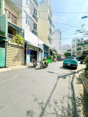 gia đình không ở cần bán gấp nhà hẻm xe hơi 10,9 tỷ