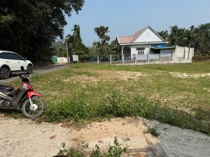 cần bán 153m thổ 1 xẹc nguyễn hữu cảnh đường nhựa 6m cách tt nhơn trạch 2km giá 1,8ty lh 