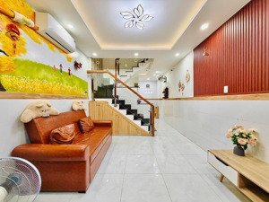 nhà đẹp cần bán gấp thuộc phường 8 gò vấp dt: 3,3 x 11m đúc 1 tấm gồm 2pn 2wc giá bán: 3ty850tr