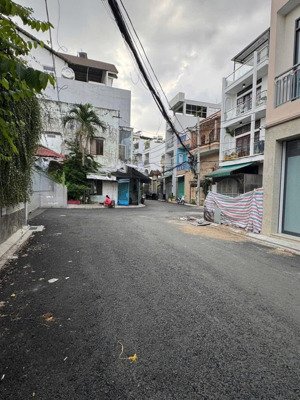 bán nhà đường âu cơ gần vòng xoay lê đại hành