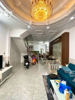 nhà đẹp chủ ở-có sân để xe- 3 pn- huỳnh tấn phát-ngay nam long/ phú mỹ hưng- trường quốc tế sát bên